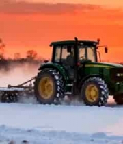  雪地拖拉机作业夕阳景2613#横屏 	 