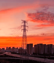 城市晚霞下的公路与输电塔857#横屏 