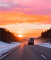  雪路卡车与粉橙日落2634#横屏 	 