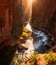  峡谷溪流晨光航拍2434#横屏 