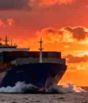  夕阳下的货轮航行2387#横屏 	 -