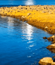 岸边岩石与蓝色水面风景4011#横