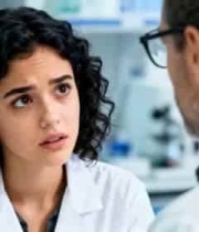  实验室研究人员交流2121#横屏 	 