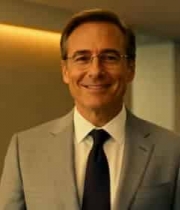  商务人士微笑面对镜头2008#横屏 	 