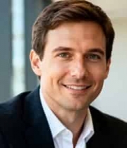  商务男士微笑特写1976#横屏 	 