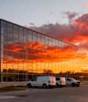  日落时分的玻璃厂房1854#横屏 	 