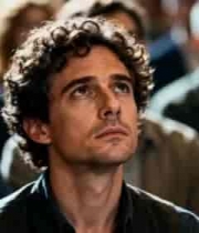  人群中仰望的男子1836#横屏 	 