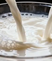  牛奶倒入玻璃杯特写1643#横屏 	 