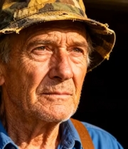  老农民田间劳作特写1446#横屏 	 