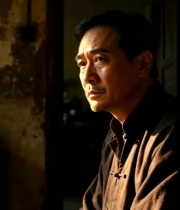  老房中的沉思男子1421#横屏 	 