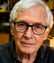  老工匠的专注眼神1425#横屏 	 