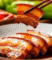  筷子夹起红烧肉特写1364#横屏 	 