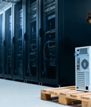 机房工程师安装服务器1018#横屏 