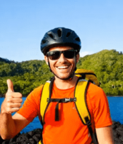 户外男士竖大拇指点赞957#横屏 