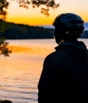 湖边背影看日落943#横屏 