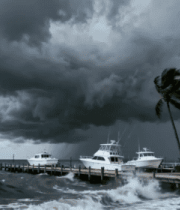暴风雨中的码头与船只46#横屏 