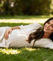 草坪上的孕妇写真119#横屏 