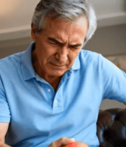 老人家中膝盖疼痛素材6160#横屏 