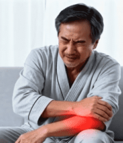 老人居家手肘疼痛场景12394#横屏 