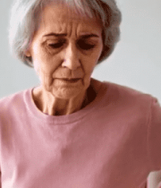 老年女性室内腰部疼痛9226#横屏 