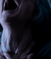 老年女性痛苦捂胸瞬间2673#横屏 