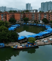 老旧居民区旁水域船只鸟瞰14518#横屏 