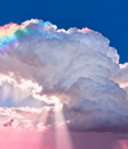 	 蓝天中带彩虹光晕的云朵6725#横屏 