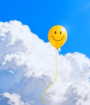 蓝天中漂浮的笑脸气球571#横屏 