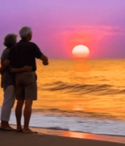 老夫妇海滩赏日落5831#横屏 