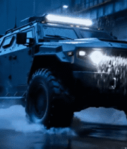 雨夜工厂旁的装甲车行驶画面7703#横屏 