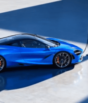 蓝色新能源汽车充电桩旁充电8987#横屏 