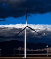 旷野中的风力发电机5409#横屏 