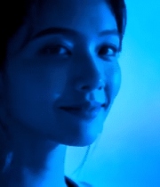 蓝调光影下的女性特写3882#横屏 