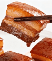 筷子夹起红烧肉特写(1)5687#横屏 