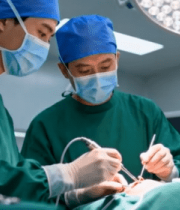 医院手术室医生进行手术3480#横屏 