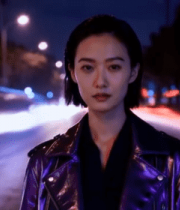 夜晚街头女子穿皮夹克静立14840#横屏 