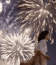 夜晚女人赏烟花场景5518#横屏 