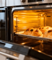 烤箱中烘焙的面包1123#横屏 