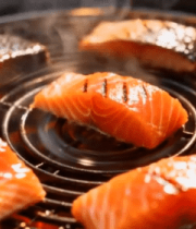 	 烤架上烹饪的三文鱼9240#横屏 