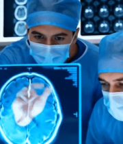 医生团队研讨脑部医学影像1451#横屏 