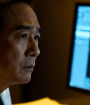 医生查看脑部影像素材7131#横屏 