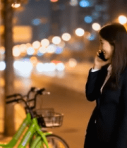 夜晚街头商务女性打电话12281#横屏 