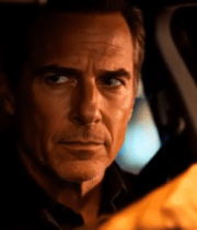 夜晚男人驾车特写11164#横屏 