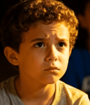 	 卷发男孩与其他孩子同框画面11886#横屏 