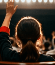 	 剧院内观众举手场景13652#横屏 