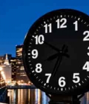 城市夜景中的时钟特写56#横