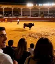 观众观看西班牙斗牛表演1292#横屏 