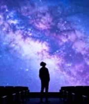 观众观看星空主题展示4908#横屏 