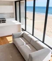 海景房室内客厅与窗外海滩景观1923#横屏 