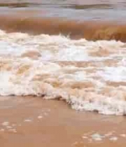 海浪拍打沙滩近景画面1669#横屏 